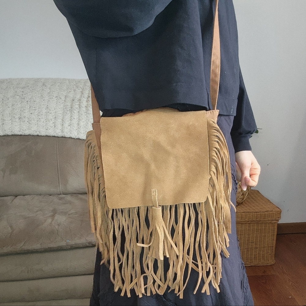 American Eagle Brown Y2K Bohemian Fribge Crossbody Purse - Picture 1 of 5